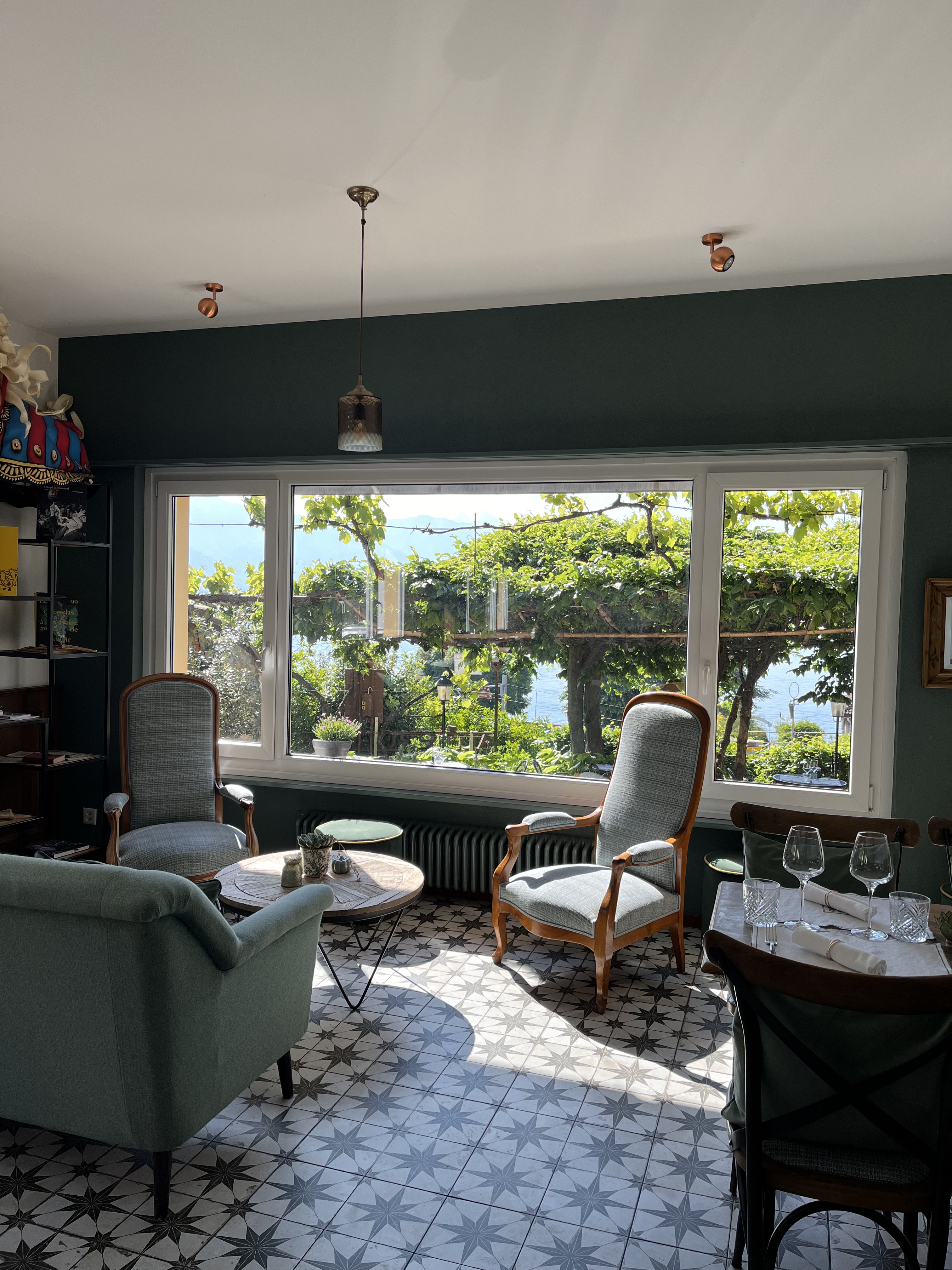 Salon avec baie vitrée