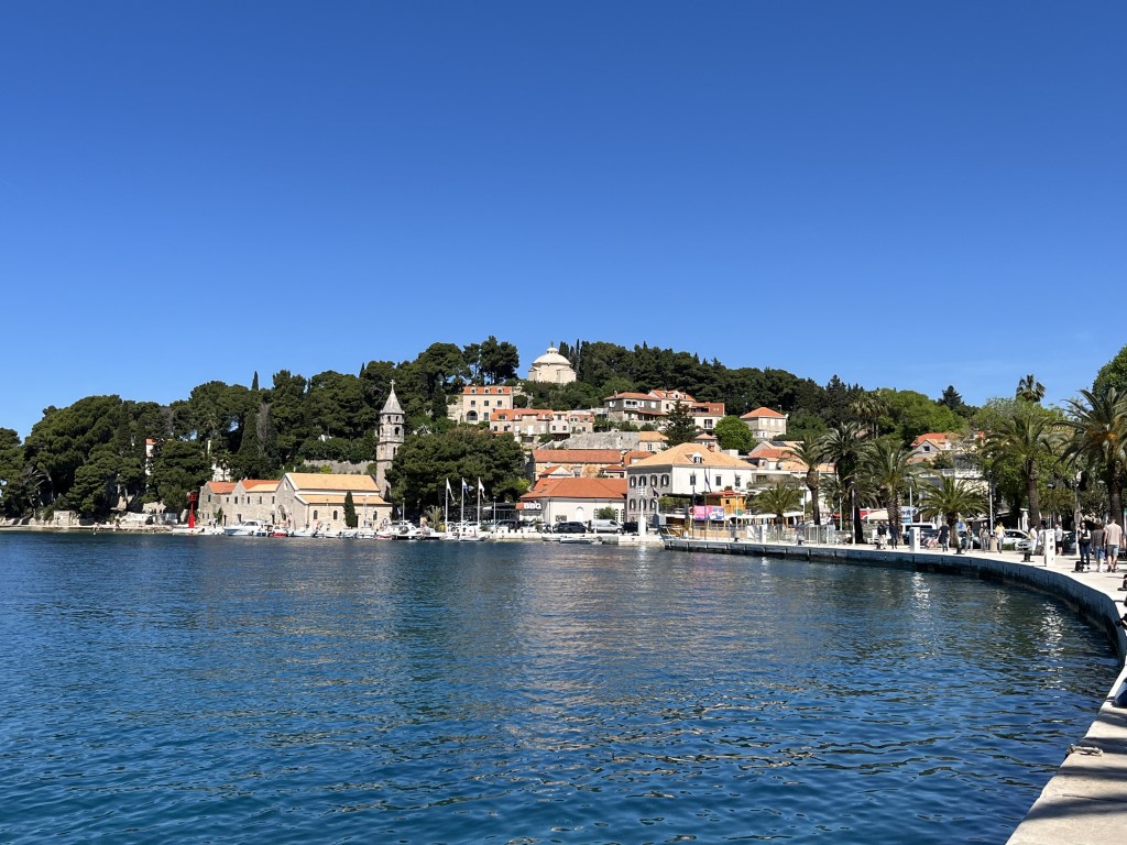 Baie de Cavtat avec Eglise au bord de l'eau