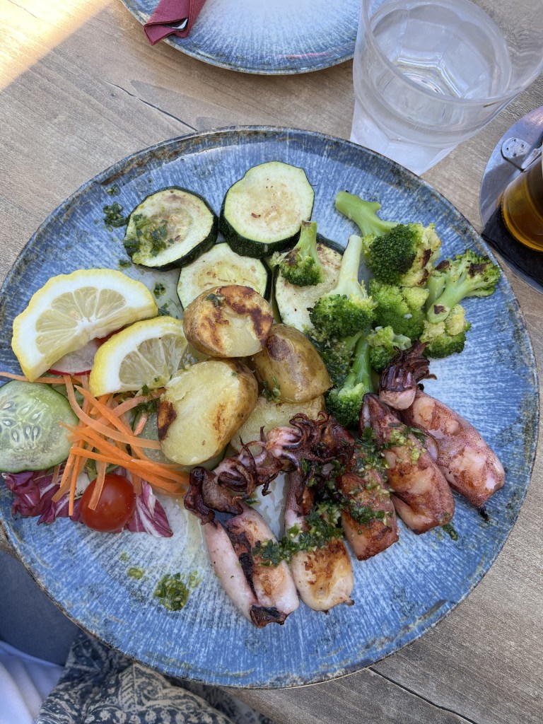 Assiette de poulpes grillés