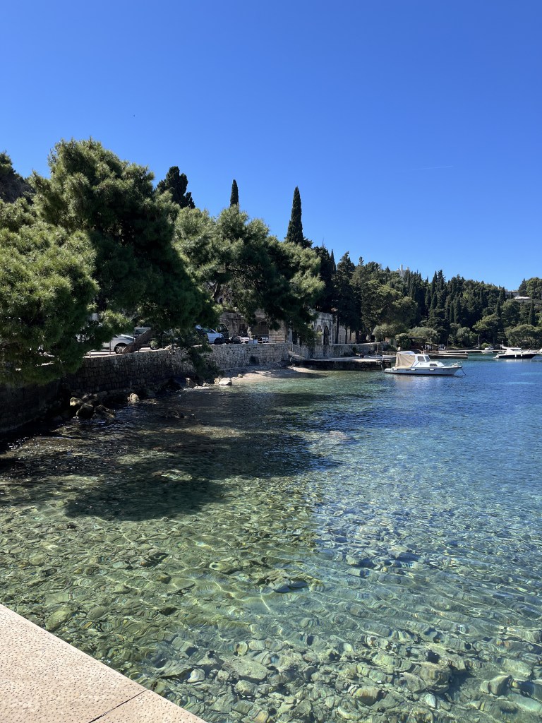 Baie de Cavtat avec eau turquoise