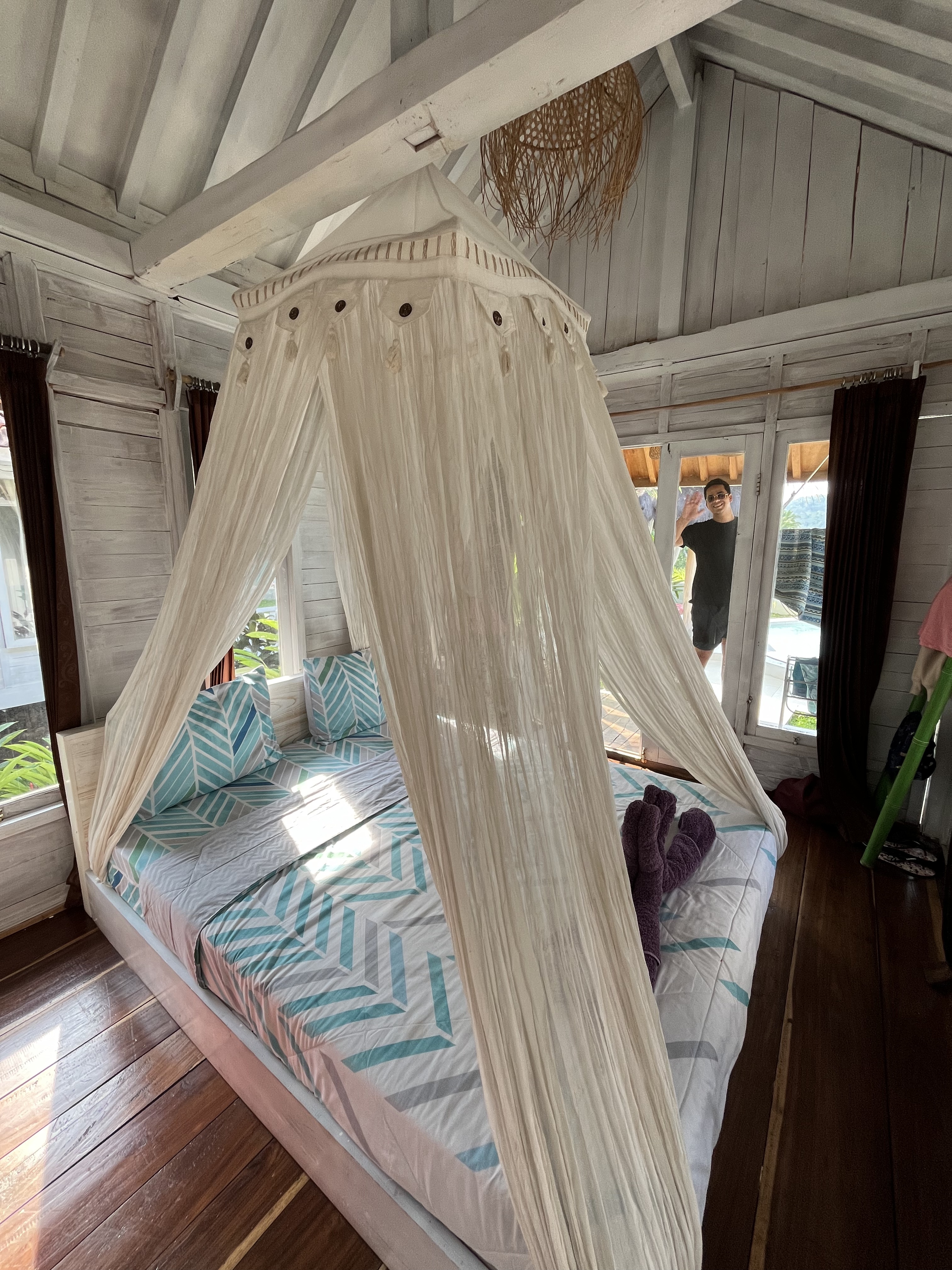 Chambre tropicale avec moustiquaire