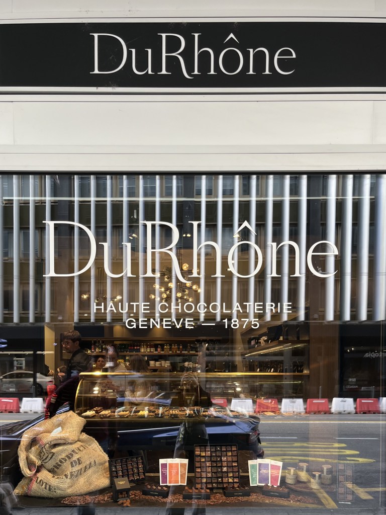 Devanture de la boutique Du Rhône